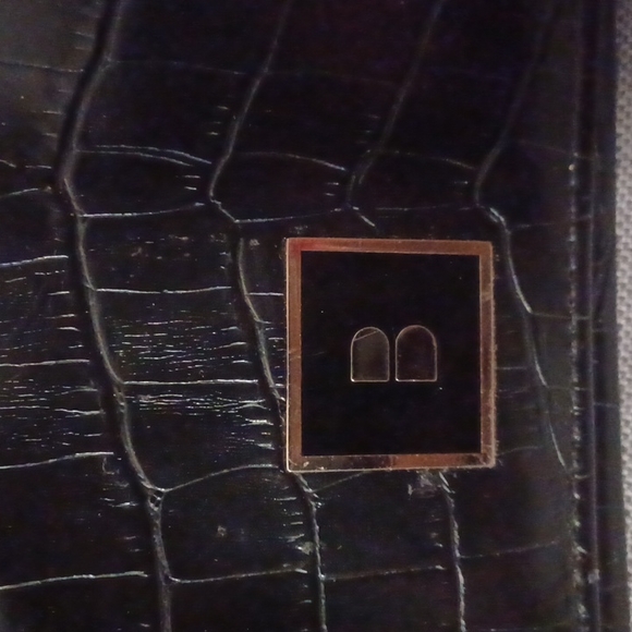 BUXTON - Picture 4 of 5